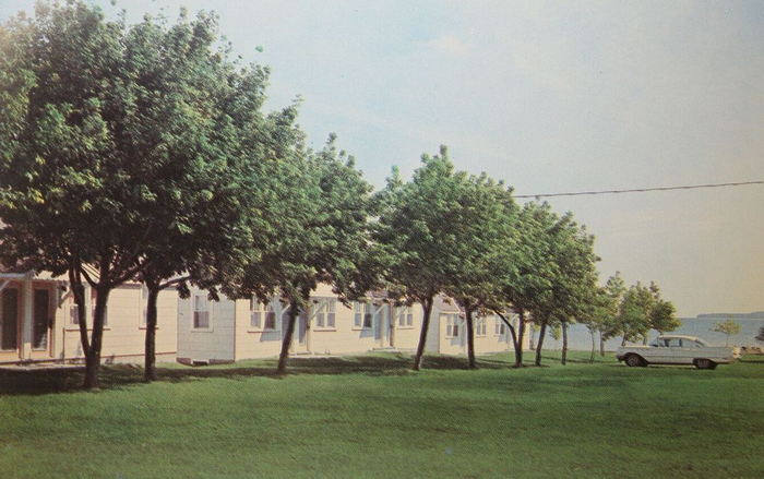 Fran Miles Motel (Saitis Beach Motel) - Vintage Postcard (newer photo)